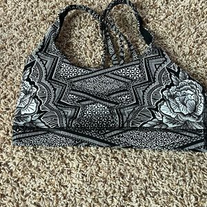 Lululemon sports bra size 6